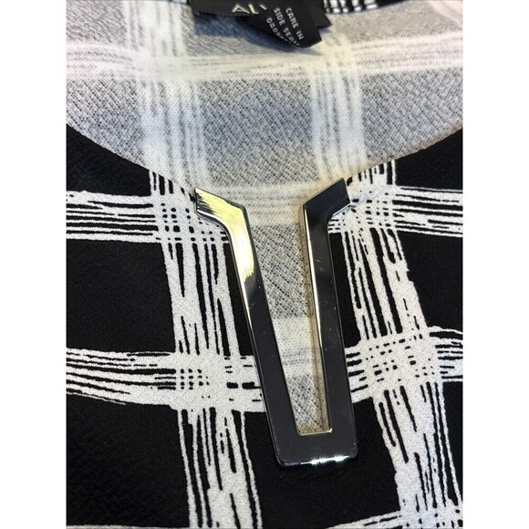 Alyx B&W Career Wear Stretch Fitted Blouse Small With Silver Accent - Picture 8 of 9